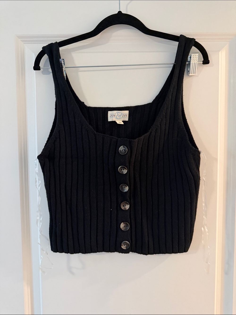Jun & Ivy Black Ribbed Button-Front Crop Tank